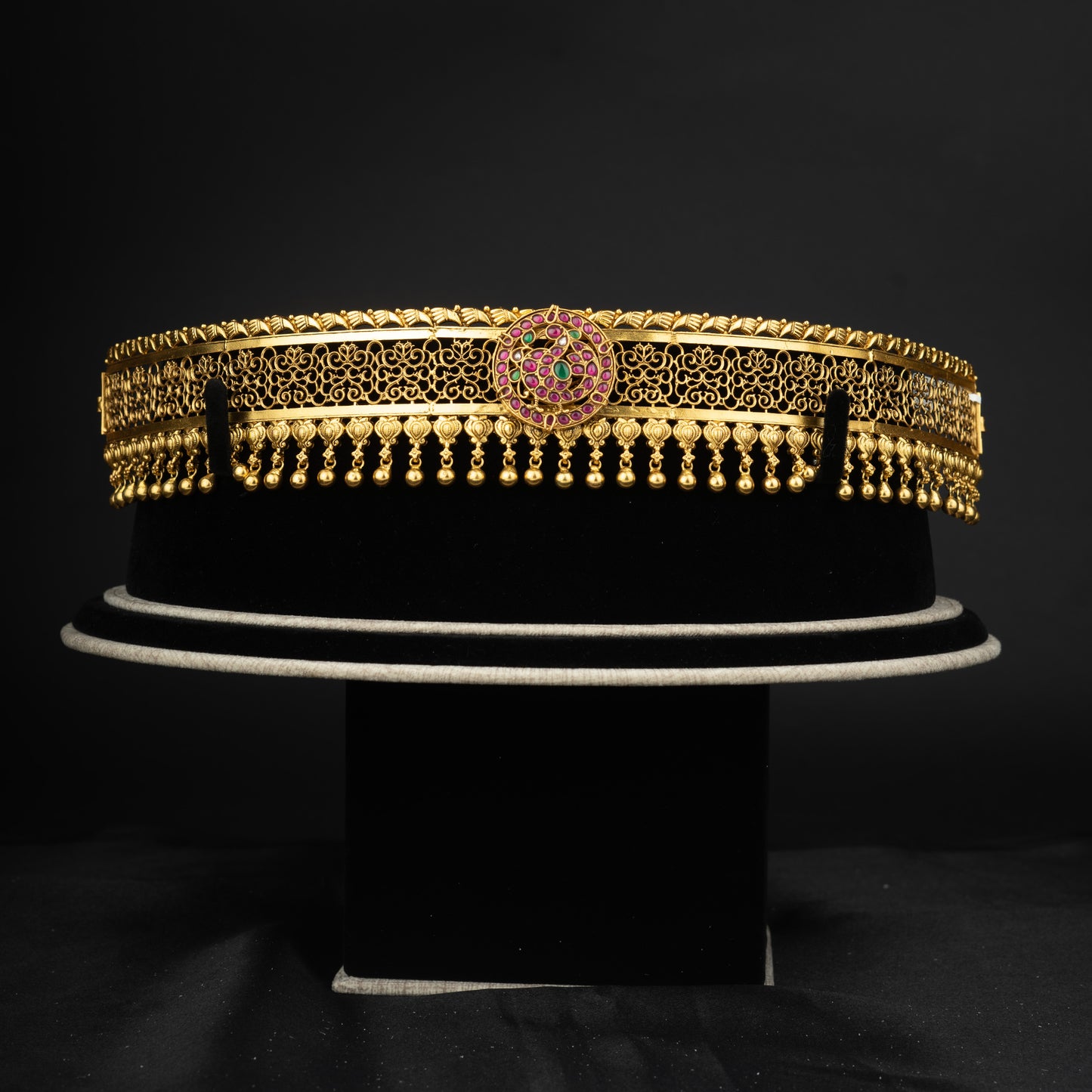 Ava vaddanam, Gold plated 92.5 silver vaddanam featuring ruby and emerald stones