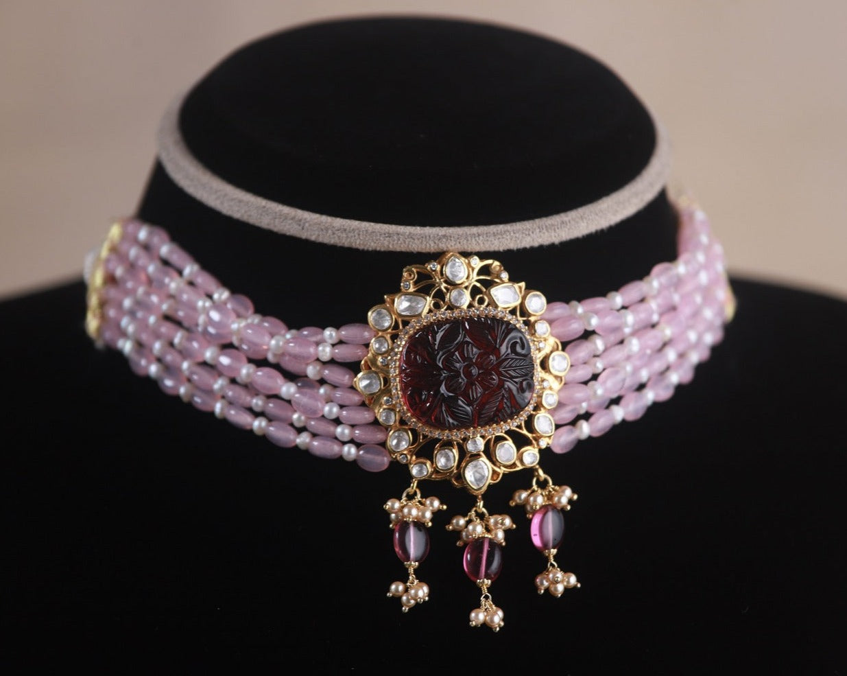 Anita 92.5 silver choker with gold plating. It features kundan stones and beads.