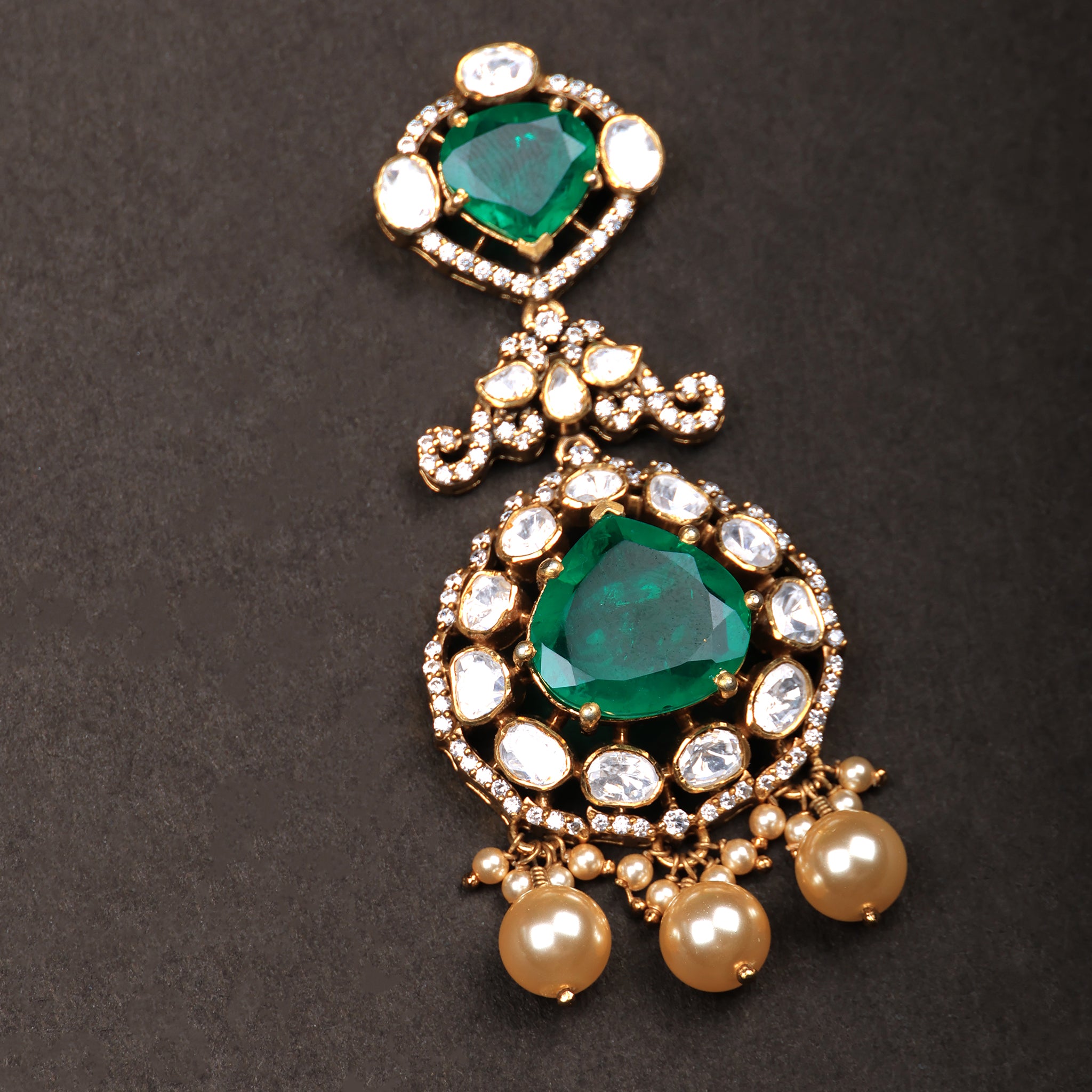 Dhanvi Pendant