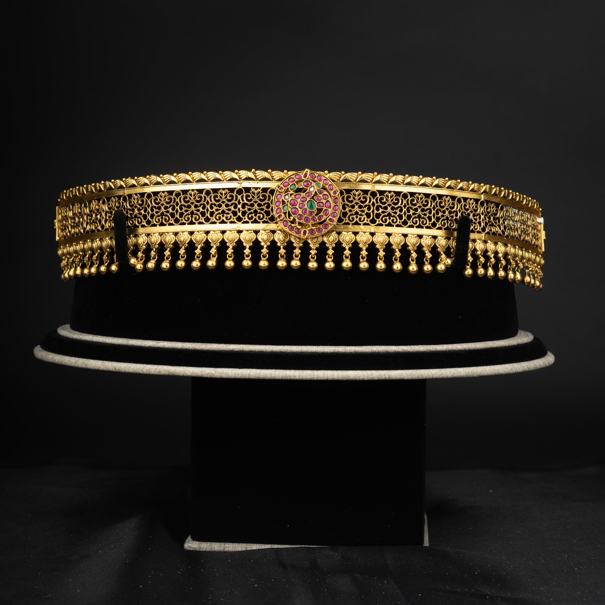 Ava vaddanam, Gold plated 92.5 silver vaddanam featuring ruby and emerald stones